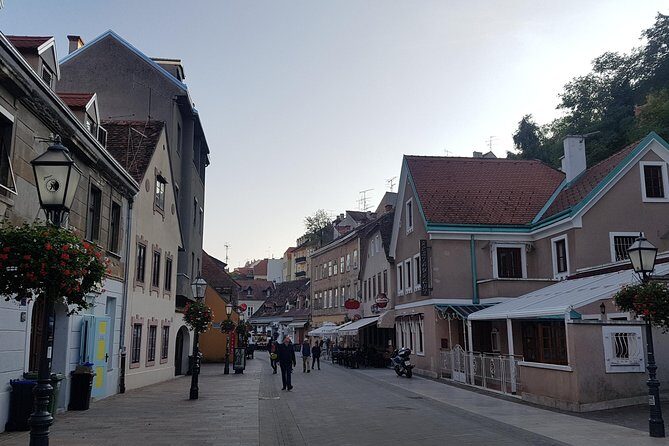Stroll It To Know It - Market and Bridge: Local Life and Legends