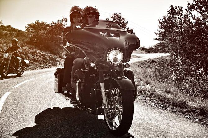 Stroll on a Harley Davidson, Full day passenger duet with your guide - Key Points