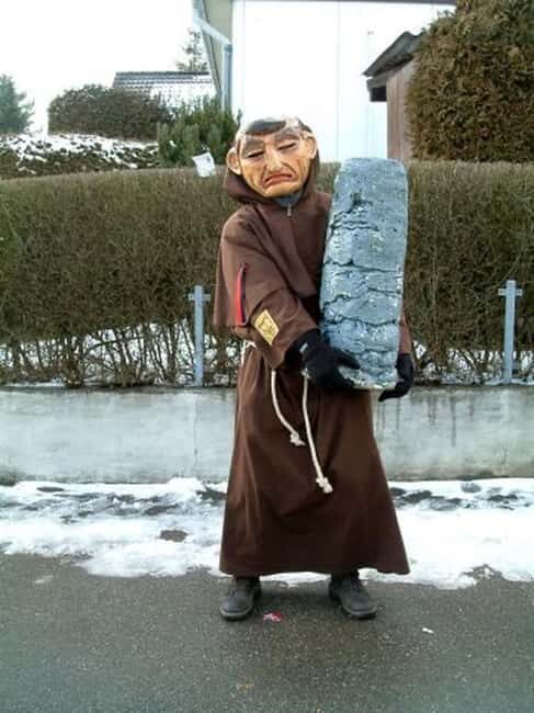 Stuttgart: 4-castle winter hike with costume tour - The Value of the Experience