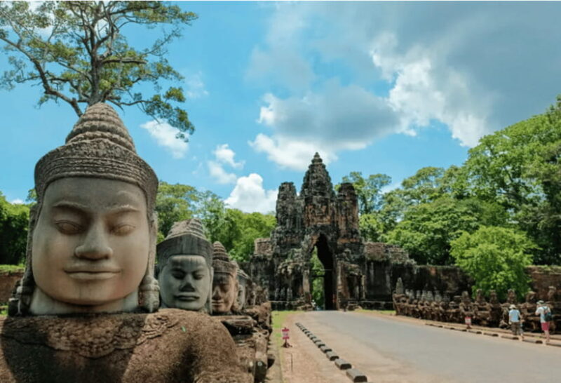 Sunrise at Angkor Wat and Small Tour with Tours Guide - Key Points