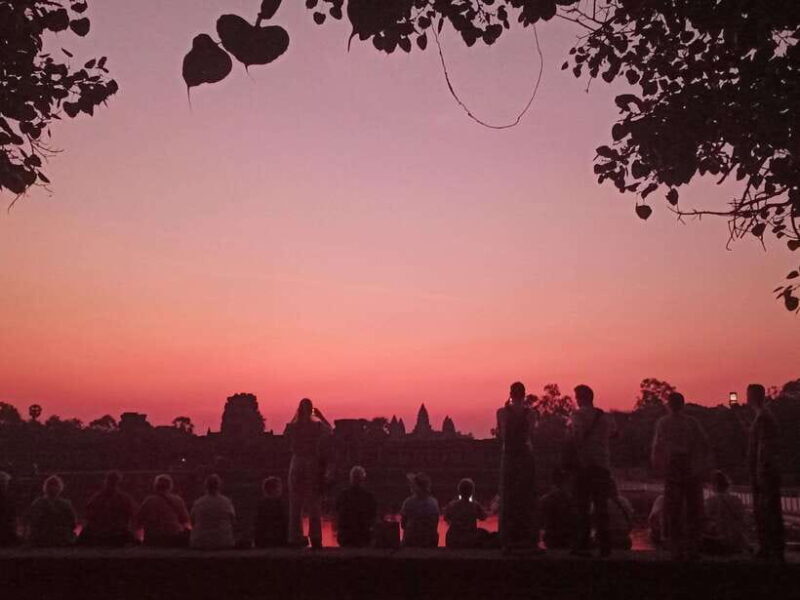 Sunrise at Angkor Wat with a sharing group - What to Expect and Tips for a Smooth Experience