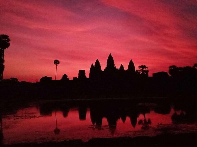 Sunrise at Angkor Wat with a sharing group - Who Should Consider This Tour?