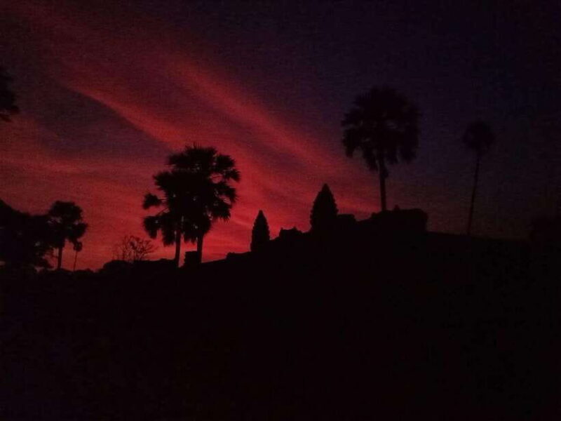 Sunrise at Angkor Wat with a sharing group - FAQ
