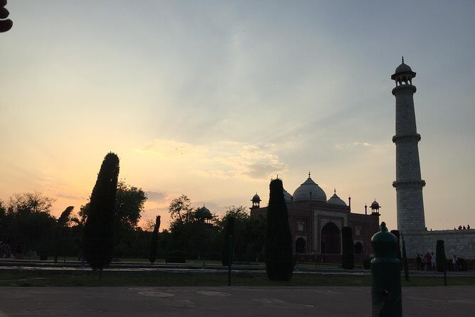 Sunrise Taj Mahal Tour With Female Tour Guide - FAQs