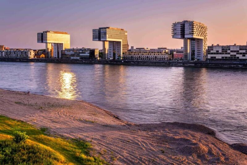 Sunset & Blue Hour Photography  Photo walk through Cologne - Who Should Consider This Tour?