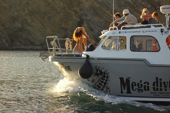 Sunset boat tour in Sesimbra - Key Points