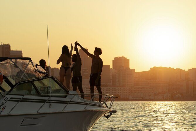 Sunset Boat Tour with Beer, Water, Soda and Snacks included - FAQ