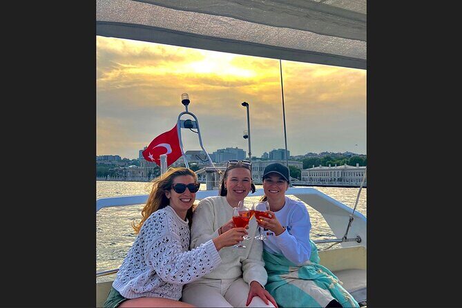 Sunset Bosphorus Yacht Tour in Istanbul - Sunset Bosphorus Yacht Tour in Istanbul