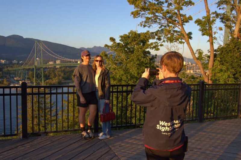 Sunset Bus Tour: Stanley Park & English Bay Photostops - Sunset Bus Tour: Stanley Park & English Bay Photostops