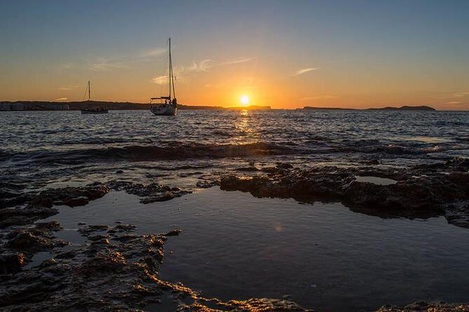 Sunset Catamaran Expedition in front of Cafe Mambo - Sunset Catamaran Expedition in front of Cafe Mambo: A Detailed Review