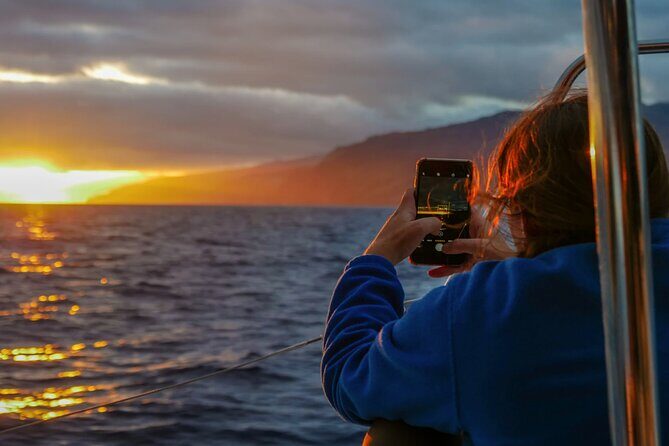 Sunset Catamaran Tour l Madeira Island - Sunset Catamaran Tour on Madeira Island