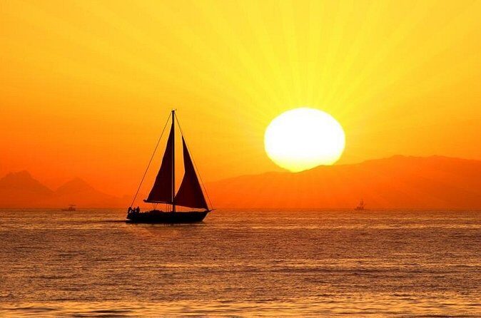 Sunset Champagne Cruise in St. Maarten - Who Would Love This Cruise?