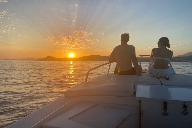 Sunset Cruise San José del Cabo, Appetizers, open bar, snack - FAQ