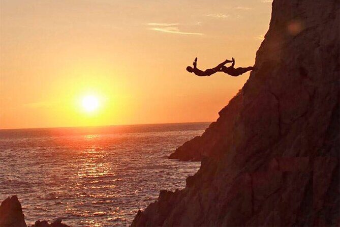 Sunset Dinner and Cliff Divers in Acapulco - Who Will Enjoy This Tour?