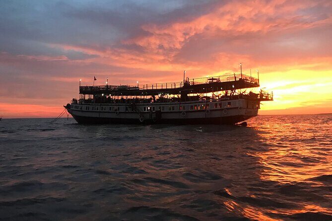 Sunset Dinner and drinks with a Floating Village cruise - A Deep Dive into the Sunset Dinner and Floating Village Tour