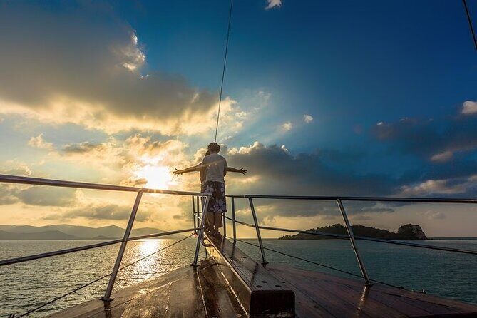 Sunset Dinner Cruise - An In-Depth Look at the Sunset Dinner Cruise