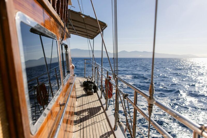 Sunset Dinner Cruise: Swim Stop, Drinks & Onboard Dining - Who Should Consider This Experience?