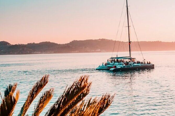 Sunset Experience: Lisbon Boat Cruise with Music and a Drink - A Close Look at the Cruise Experience