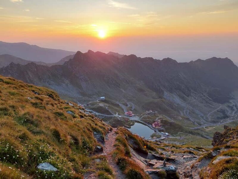 Sunset Hike on Transfgran: Buteanu & Capra glaciary lake - Key Points