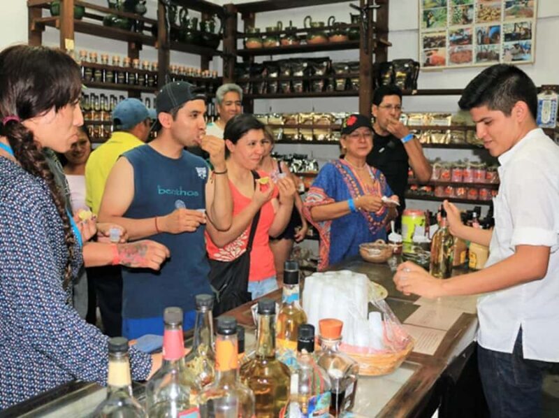 Sunset in Huatulco and pairing: Mezcal and Tlayuda - Key Points