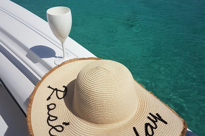 Sunset in Saint Maarten - Key Points