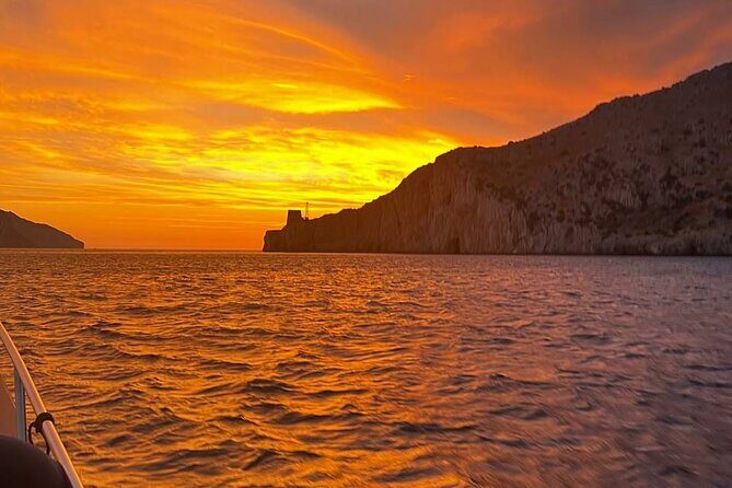 Sunset Luxury: Capri on fire - Key Points