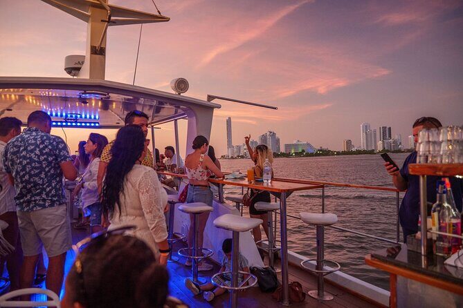 Sunset Navigation through the Bay of Cartagena - Key Points