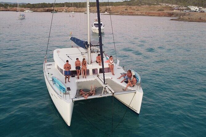 Sunset on a catamaran: from Es Vedrá to Cala Conta - Key Points
