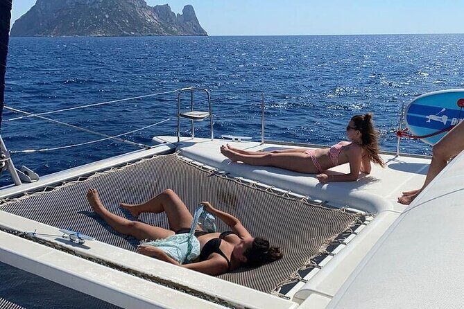 Sunset on a catamaran: from Es Vedrá to Cala Conta - FAQs
