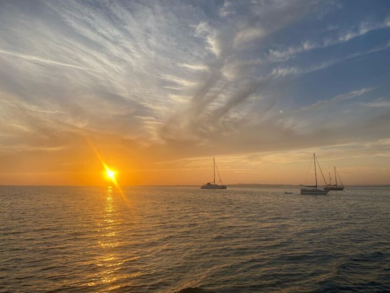 Sunset on a luxury sailing yacht - Lagos - Algarve - Key Points