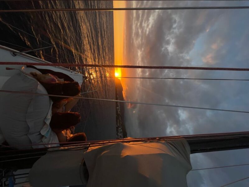 Sunset on a sailing boat - Sunset on a Sailing Boat in Madeira: A Relaxed and Authentic Sea Adventure