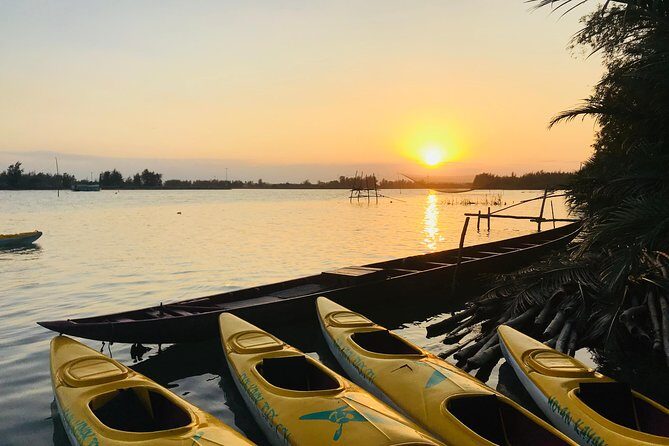 Sunset Paddle and Lantern Town - Key Points