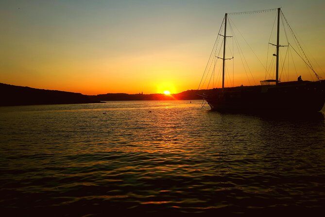 Sunset Private Boat Trip, Charter Malta Gozo Comino Blue lagoon - Experience the Magic of Malta’s Coast at Sunset with a Private Boat Trip
