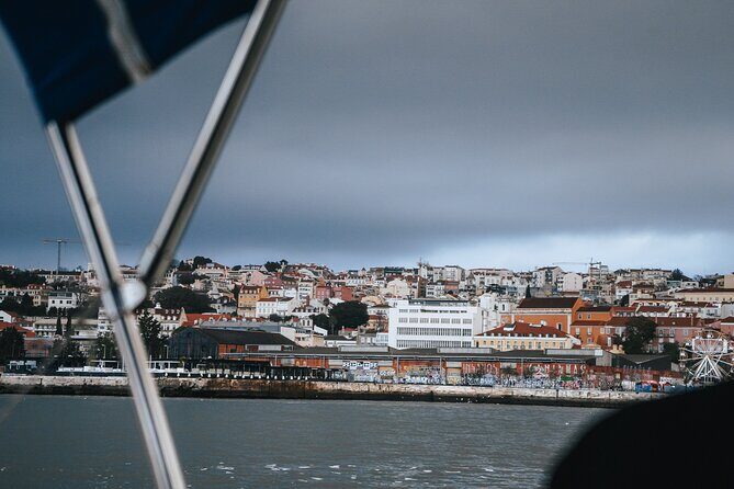 Sunset Sailboat Tejo River Tour 2h - FAQ