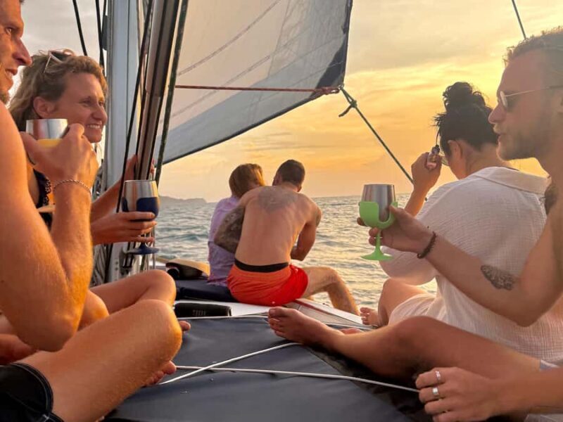 Sunset sailing in Santa Marta - Key Points