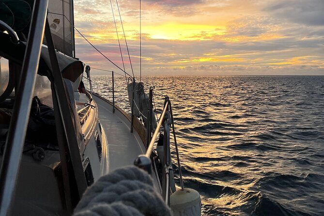 Sunset Sailing Santa Marta Bay - Key Points