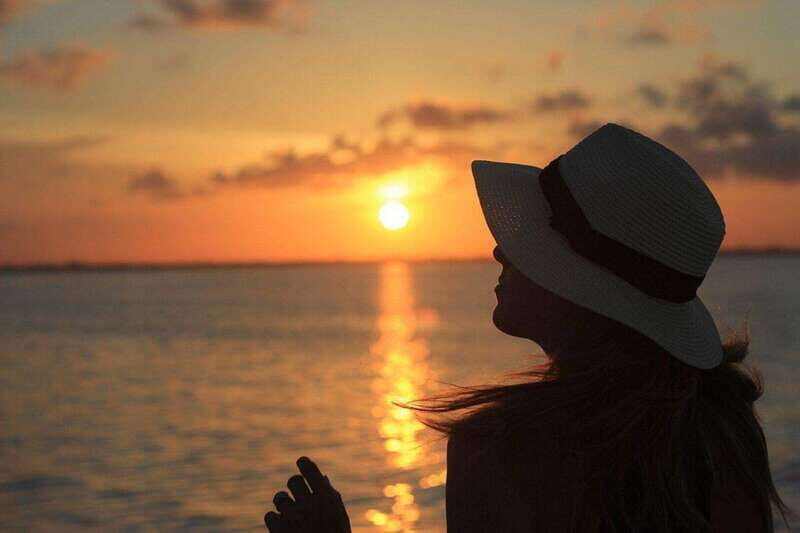 Sunset Sailing to Isla Mujeres with Cancún Transfer - Key Points