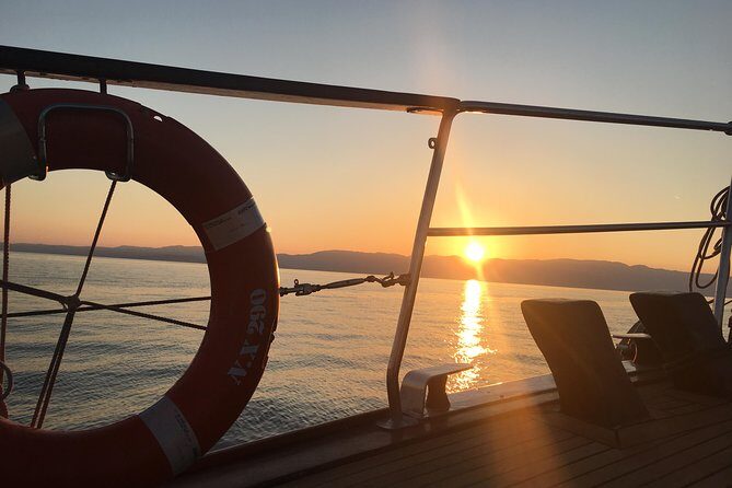 Sunset South Coast Sail Cruise with lunch,drinks, optional transfer - Key Points