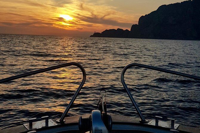 Sunset tour by private boat - A Deep Dive into the Private Sunset Boat Tour