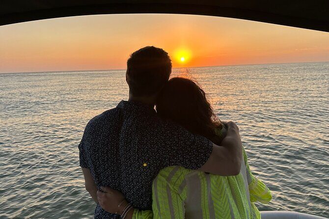 Sunset Tour in Naples Bay on a New Godfrey- All included - Who Should Consider This Cruise?