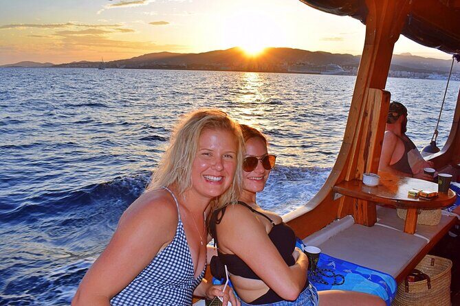 Sunset Tour Mallorca: Sunset boat trip with music & good atmosphere - A Detailed Look at the Sunset Tour Mallorca Experience