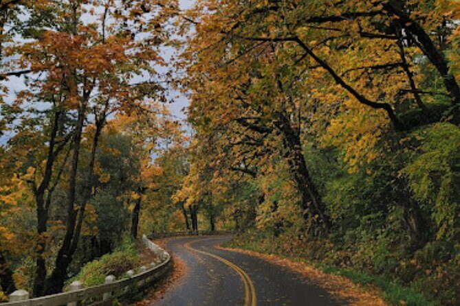 Sunset Tour of Multnomah Falls plus Vista House and Other Falls - The Guide Experience