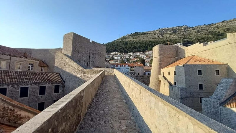 Sunset Wall Walk: 75-Minute Guided Tour & Free Exploration - Key Points
