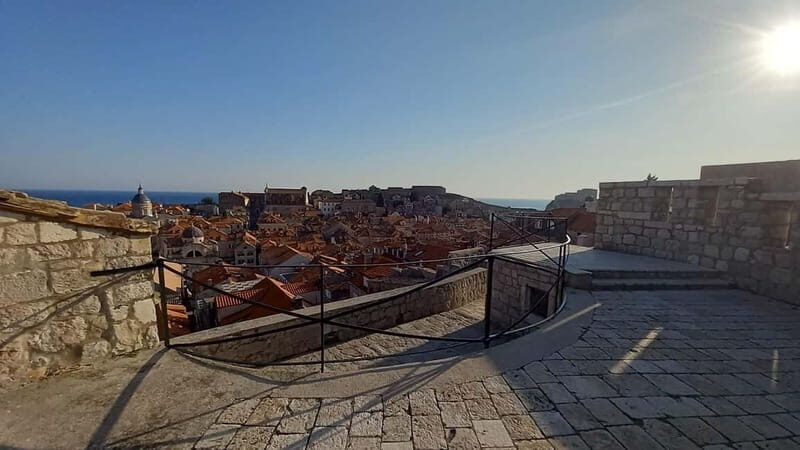 Sunset Wall Walk: 75-Minute Guided Tour & Free Exploration - Who Should Consider This Tour?