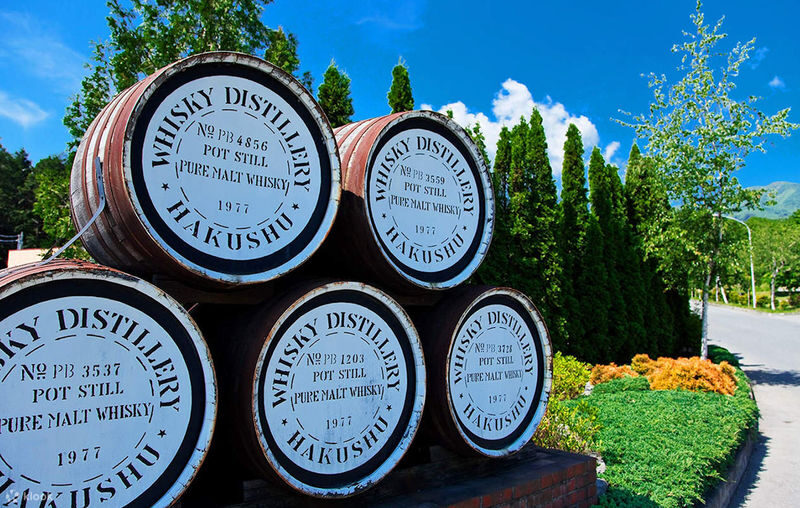 Suntory Whisky Museum & Forest Distillery Day Trip | Mt. Fuji New Arakurayama Sengen Park x Lake Kawaguchi Oishi Park x Departure from Tokyo - What makes this Fuji day trip different