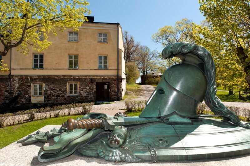 Suomenlinna: Guided Walking Tour with an Authorized Guide - Key Points