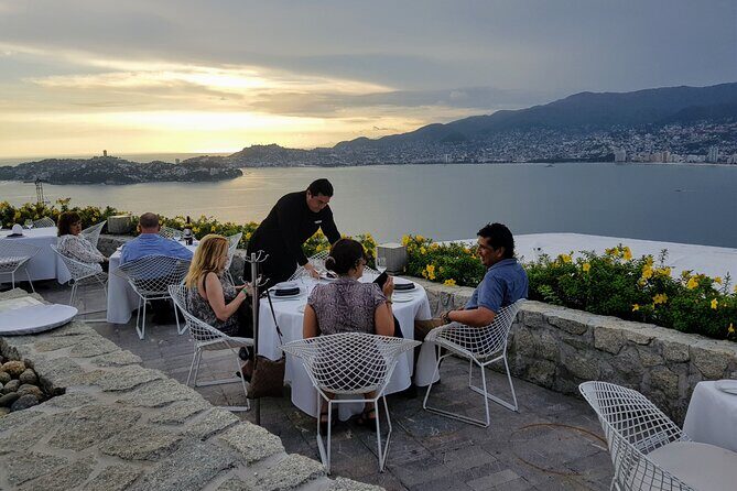 Super DeLuxe Bella Vista Dinner &1 Drink +2 Drinks at CliffDivers - Practical Details and Value