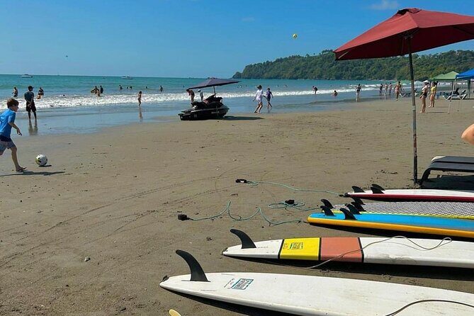Surf lessons at Manuel Antonio Beach - Key Points