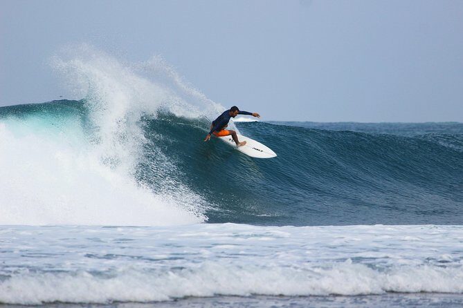 Surf lessons beginners in the Basque Country - Key Points