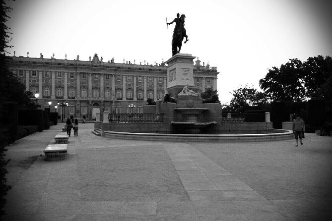Surfing Madrid: From the Palace to the Tavern Private Tour - Exploring Madrid in a Nutshell: A Detailed Review